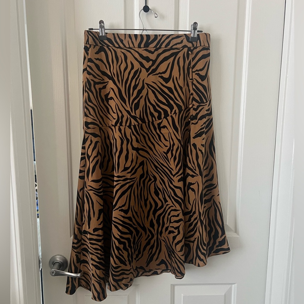 Tiger print midi skirt sz M